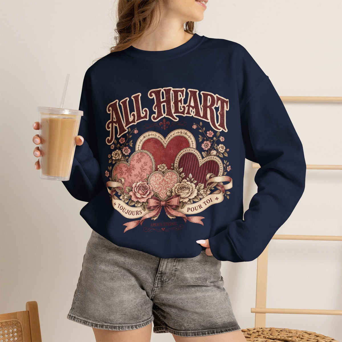Vintage-Sweatshirt mit Rundhalsausschnitt zum Valentinstag – „All Heart“ romantisches Motiv