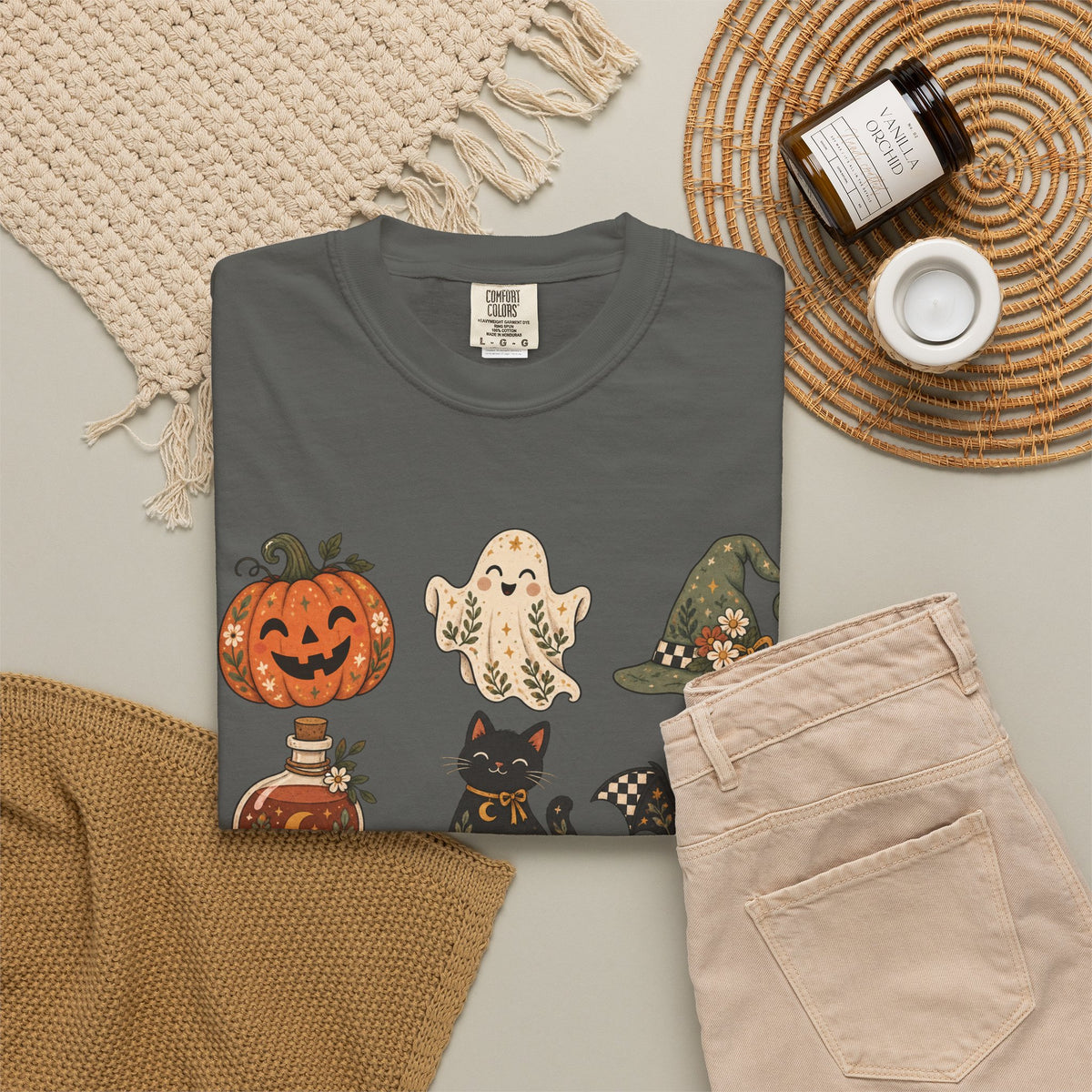Halloween-Icons T-Shirt — Niedliches Retro-T-Shirt mit Kürbissen, Geist, Katze & Totenkopf