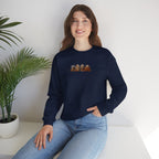 Cozy Camping Crewneck Sweatshirt — Niedliches Cartoon-Lagerfeuer-Freunde-Design