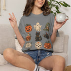 Halloween-Icons T-Shirt — Niedliches Retro-T-Shirt mit Kürbissen, Geist, Katze & Totenkopf
