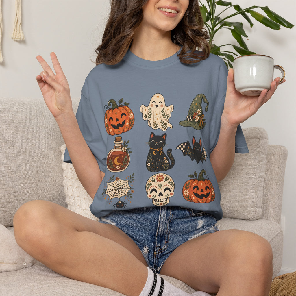 Halloween-Icons T-Shirt — Niedliches Retro-T-Shirt mit Kürbissen, Geist, Katze & Totenkopf