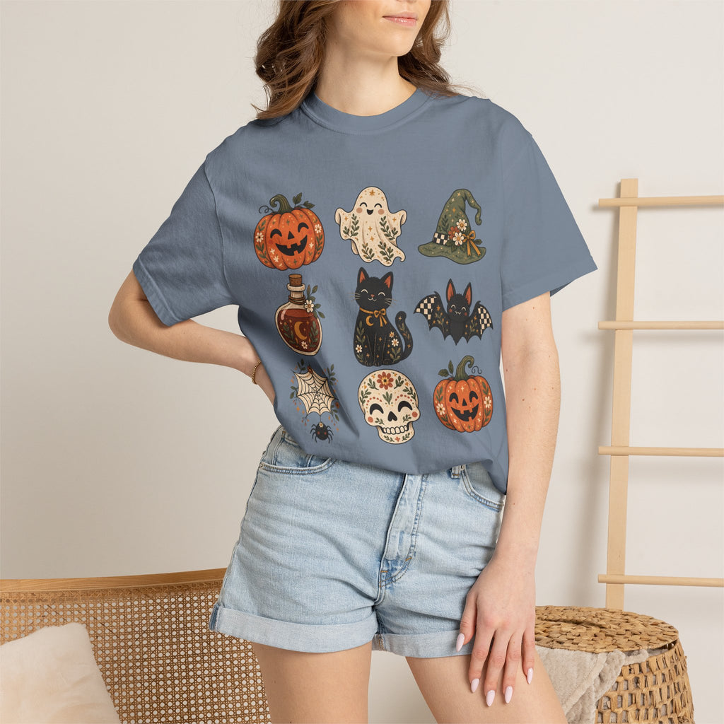 Halloween-Icons T-Shirt — Niedliches Retro-T-Shirt mit Kürbissen, Geist, Katze & Totenkopf