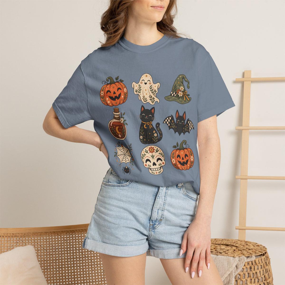 Halloween-Icons T-Shirt — Niedliches Retro-T-Shirt mit Kürbissen, Geist, Katze & Totenkopf