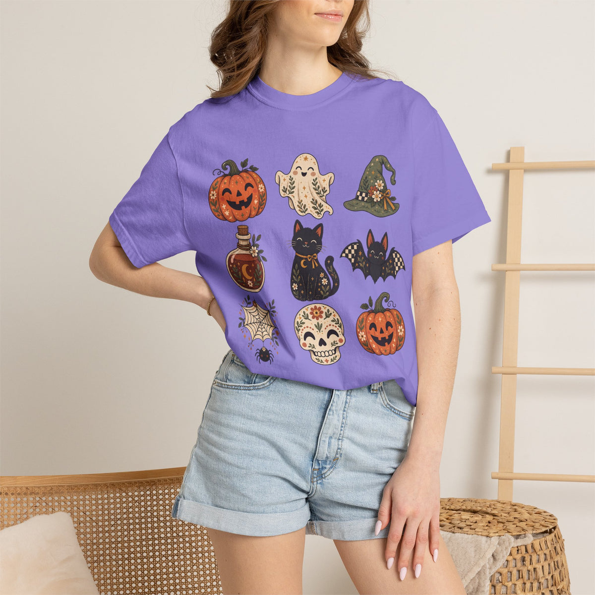 Halloween-Icons T-Shirt — Niedliches Retro-T-Shirt mit Kürbissen, Geist, Katze & Totenkopf