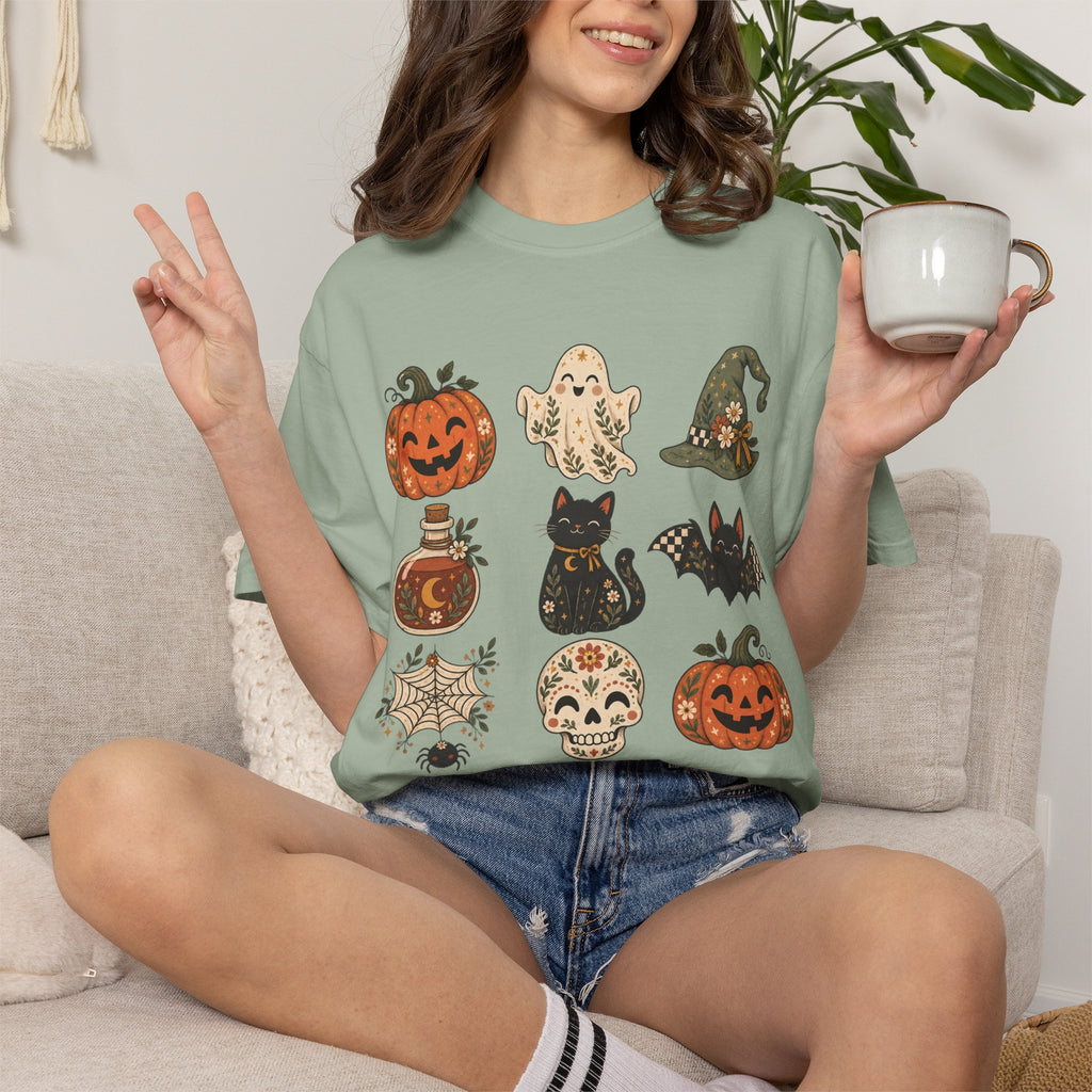 Halloween-Icons T-Shirt — Niedliches Retro-T-Shirt mit Kürbissen, Geist, Katze & Totenkopf