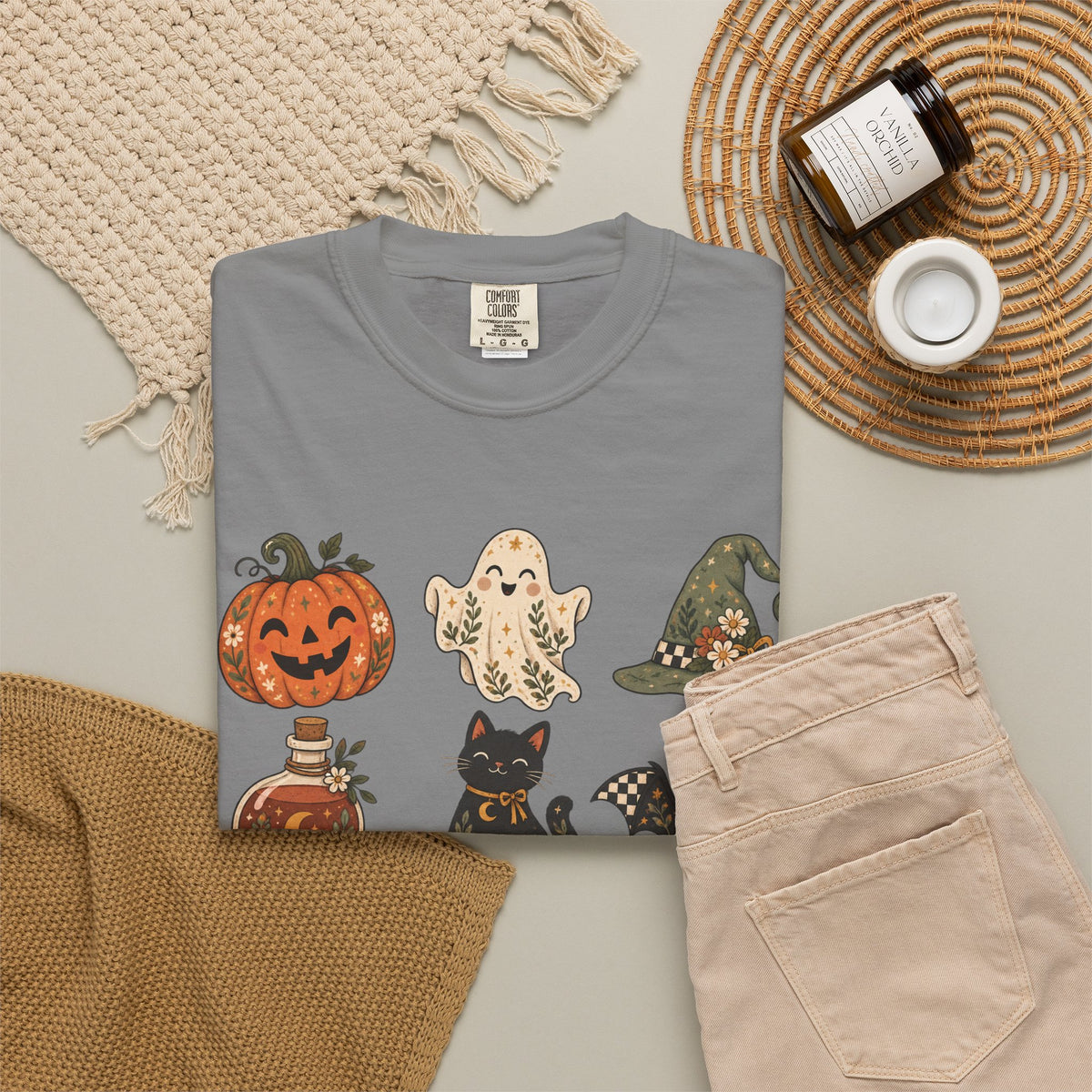 Halloween-Icons T-Shirt — Niedliches Retro-T-Shirt mit Kürbissen, Geist, Katze & Totenkopf
